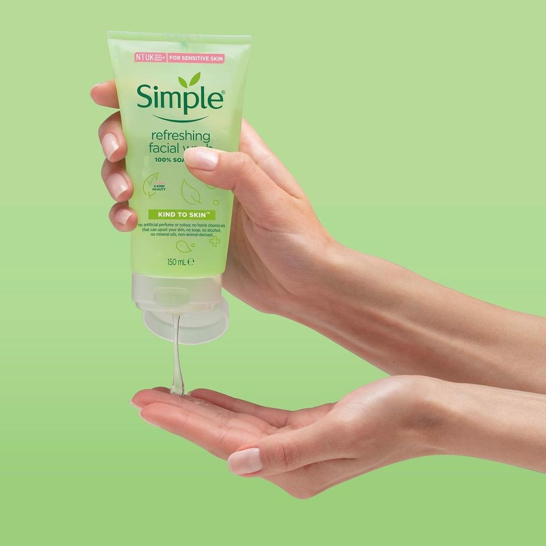 Gel Rửa Mặt Simple Refreshing Facial Wash Dành Cho Da Nhạy Cảm 150ml
