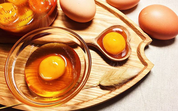Mặt nạ ủ tóc bằng trứng gà