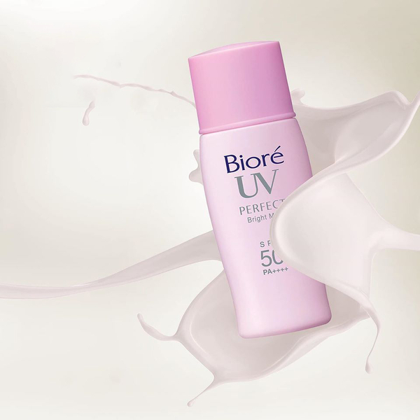 Kem chống nắng Biore UV Bright Face Milk được phủ một màu hồng phấn chủ đạo, vừa trẻ trung dễ thương và giúp khách hàng nắm được công dụng sản phẩm